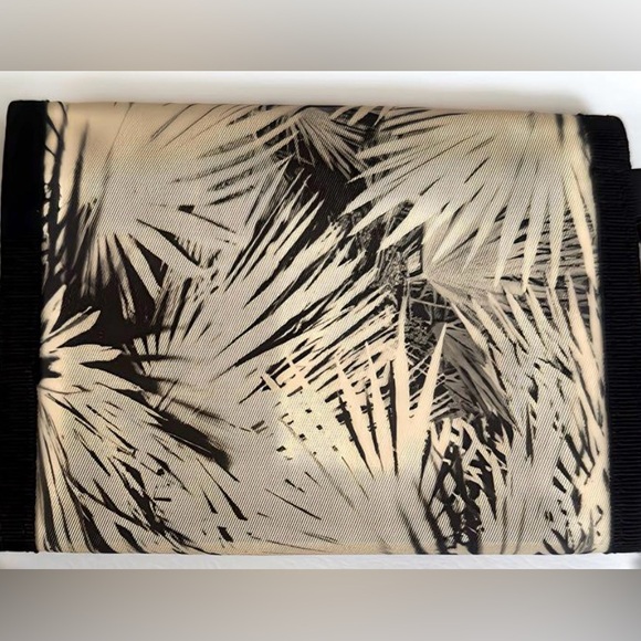 🌷YSL Men’s Trifold Wallet - Picture 2 of 5